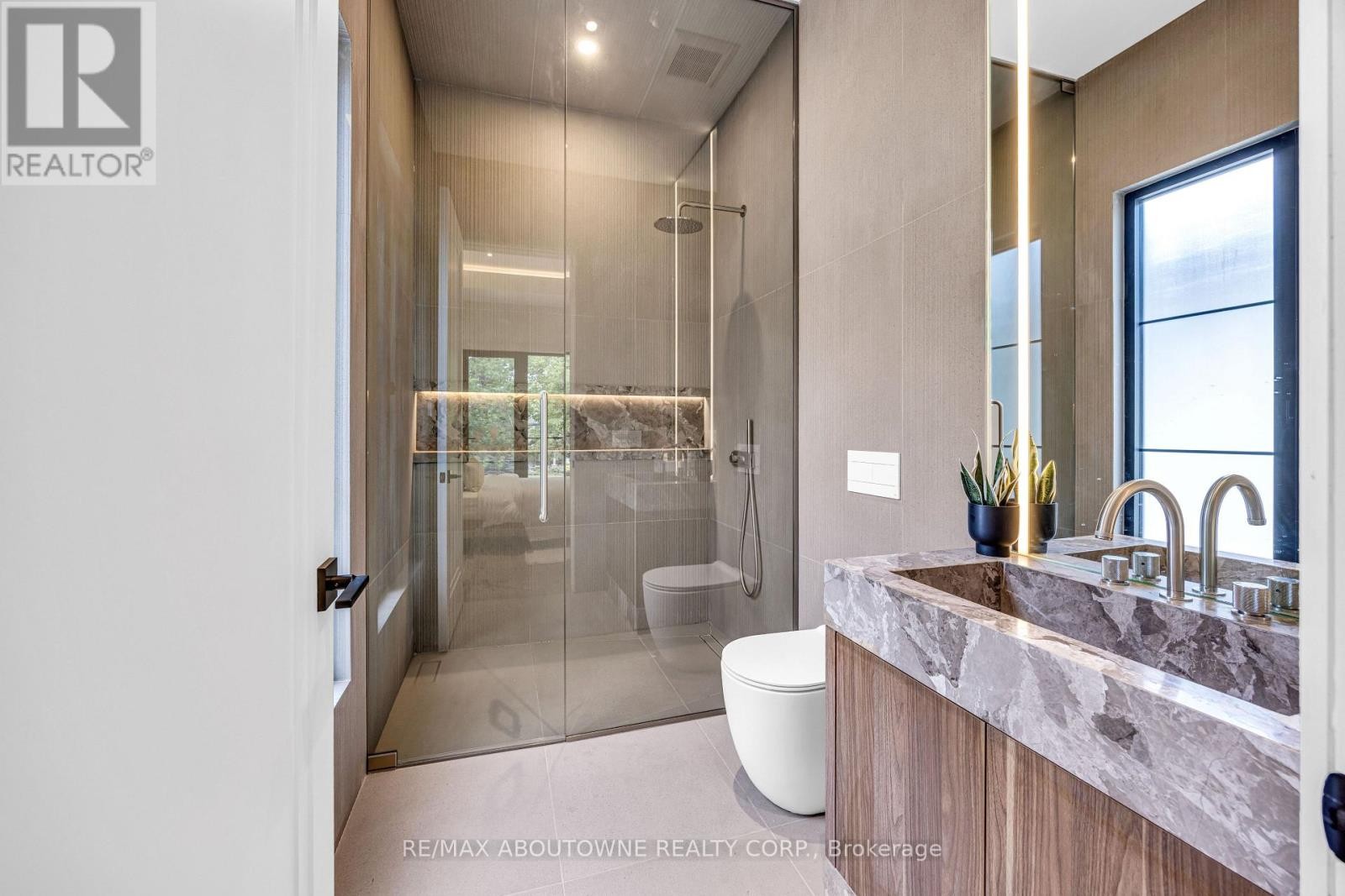 












152 THIRD LINE

,
Oakville (BR Bronte),




Ontario
L6L3Z8


