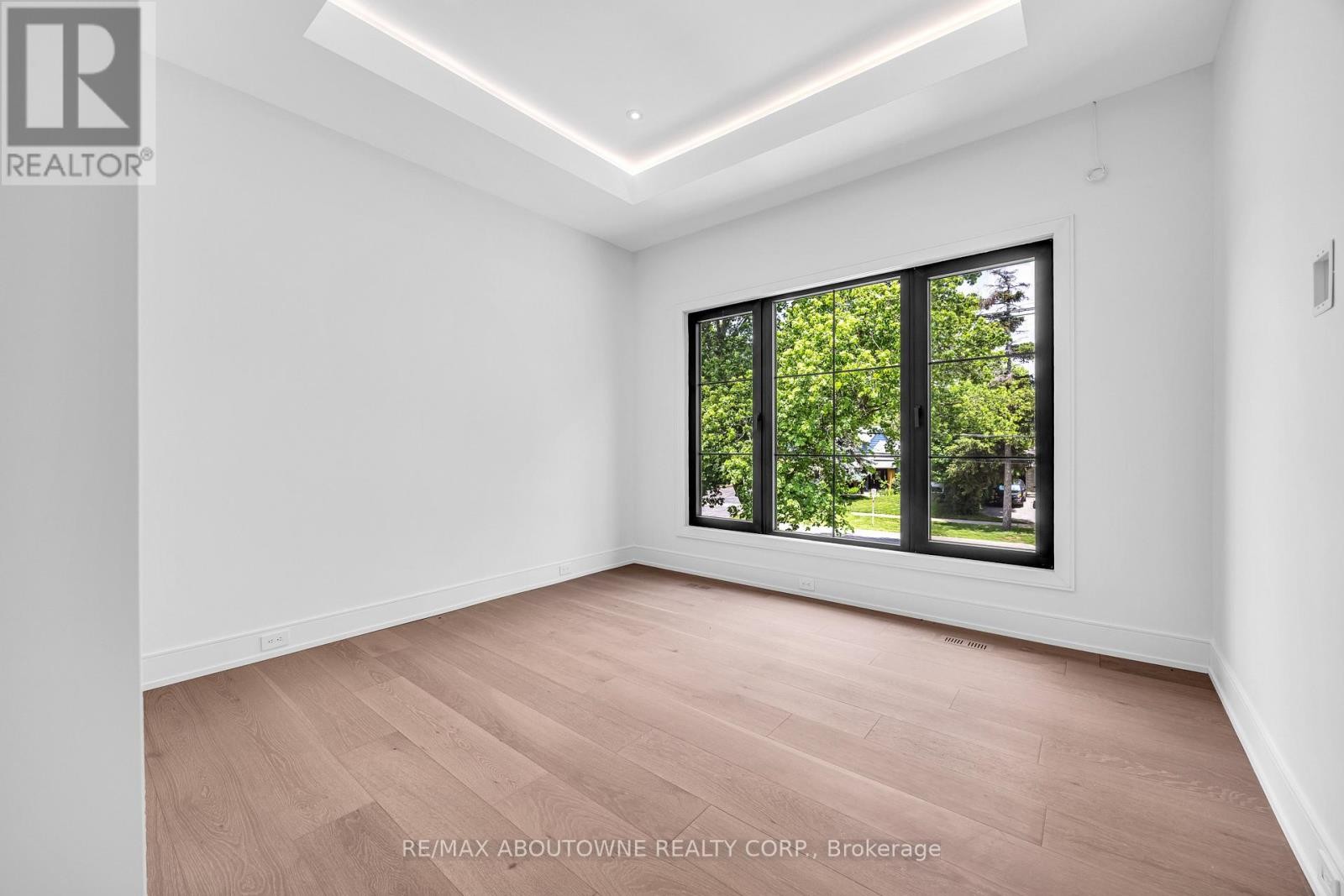 












152 THIRD LINE

,
Oakville (BR Bronte),




Ontario
L6L3Z8

