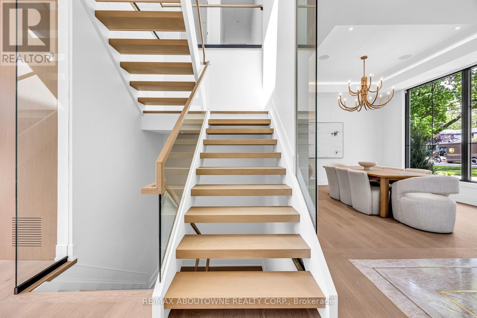 












152 THIRD LINE

,
Oakville (BR Bronte),




Ontario
L6L3Z8

