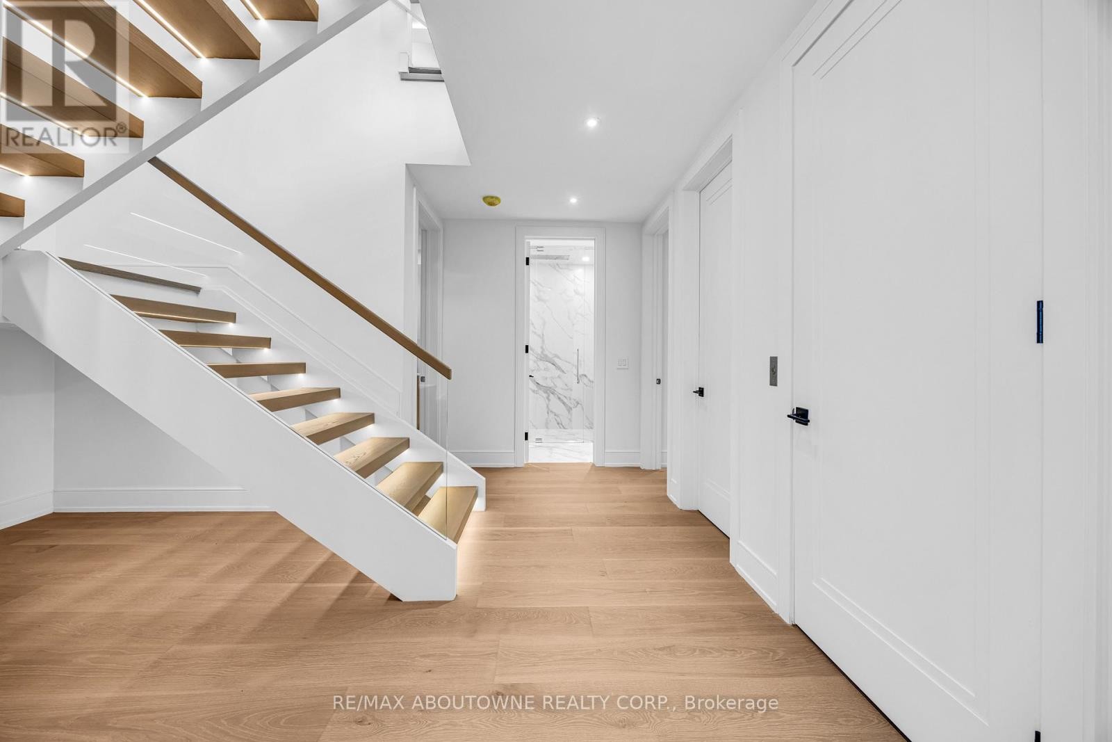 












152 THIRD LINE

,
Oakville (BR Bronte),




Ontario
L6L3Z8

