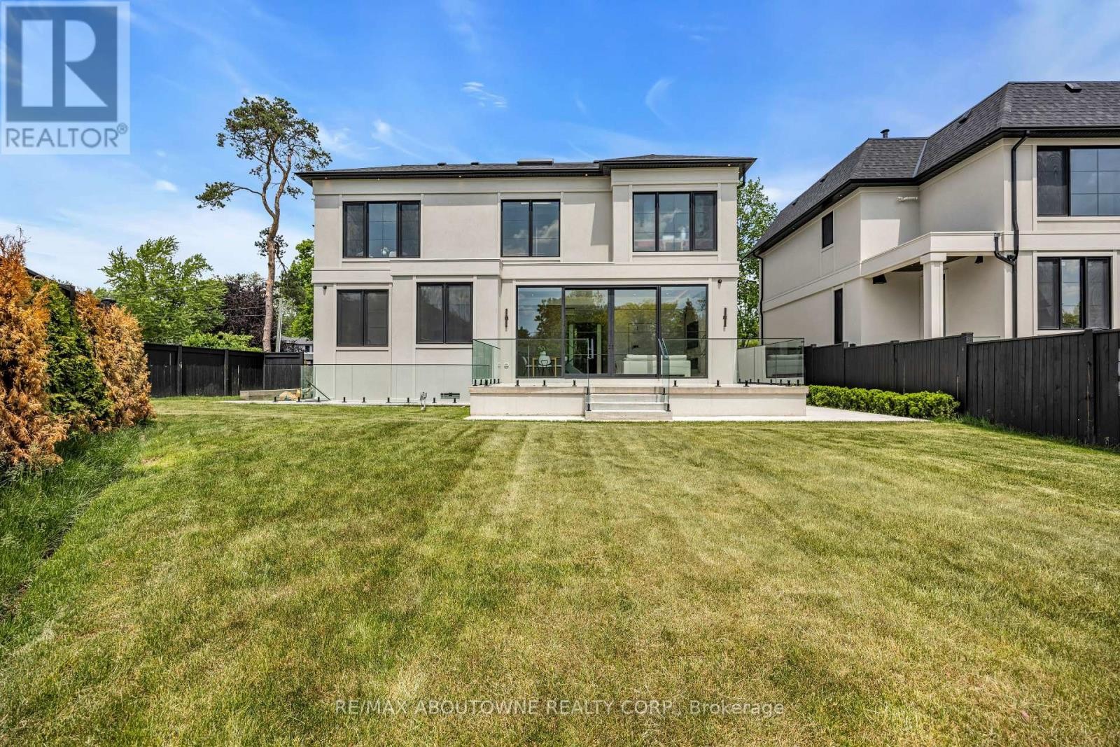 












152 THIRD LINE

,
Oakville (BR Bronte),




Ontario
L6L3Z8

