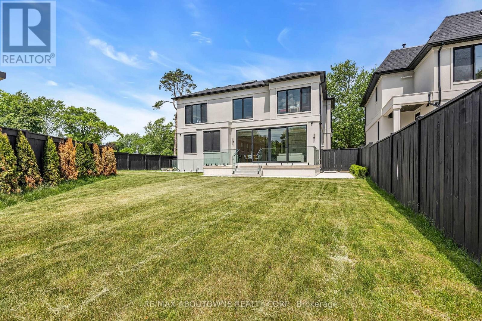 












152 THIRD LINE

,
Oakville (BR Bronte),




Ontario
L6L3Z8


