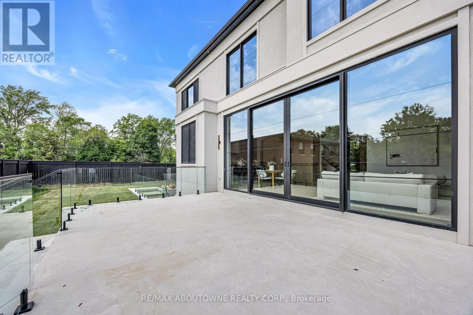 












152 THIRD LINE

,
Oakville (BR Bronte),




Ontario
L6L3Z8


