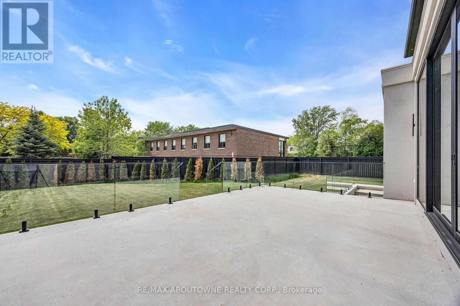 












152 THIRD LINE

,
Oakville (BR Bronte),




Ontario
L6L3Z8

