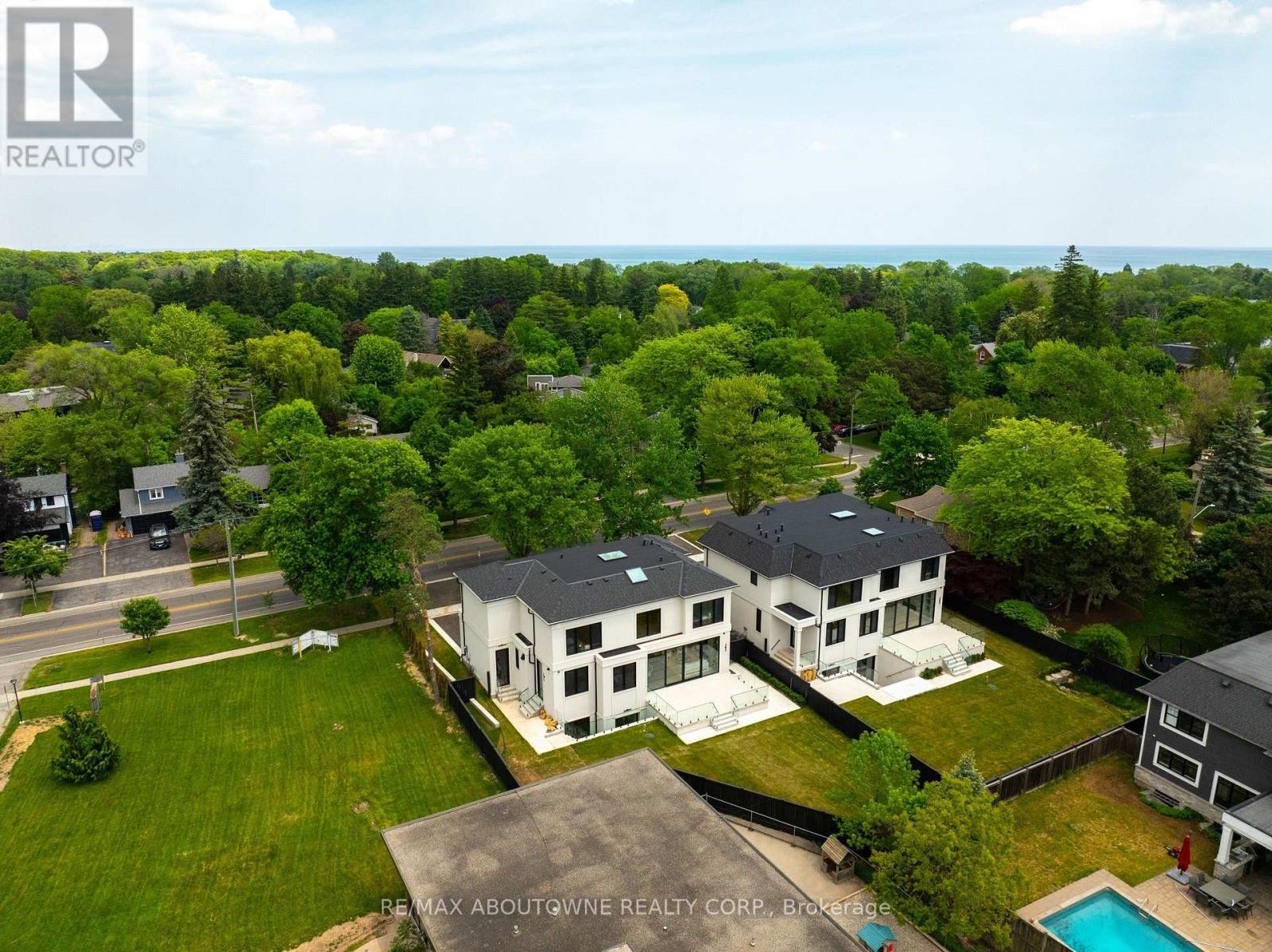 












152 THIRD LINE

,
Oakville (BR Bronte),




Ontario
L6L3Z8

