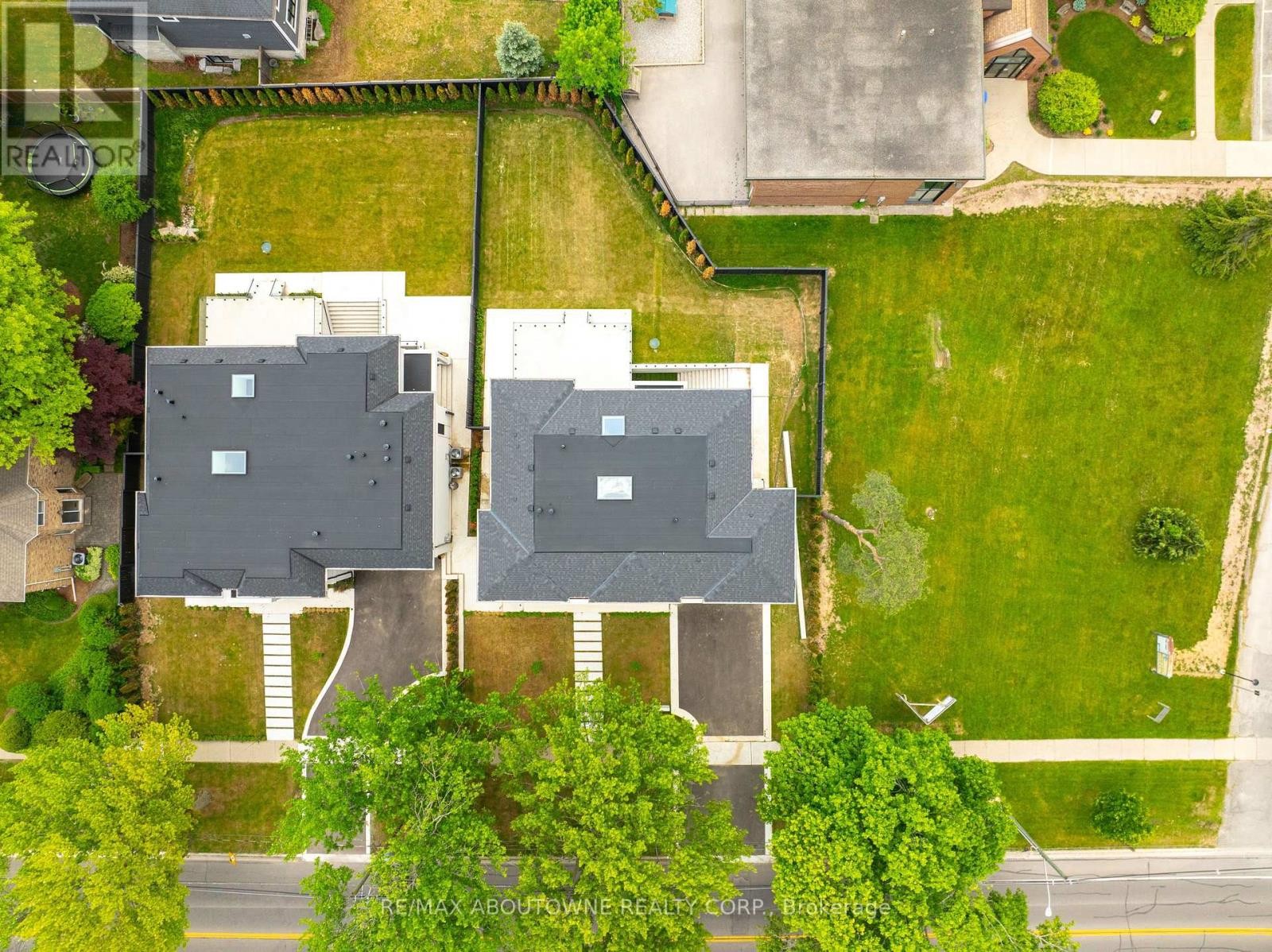 












152 THIRD LINE

,
Oakville (BR Bronte),




Ontario
L6L3Z8

