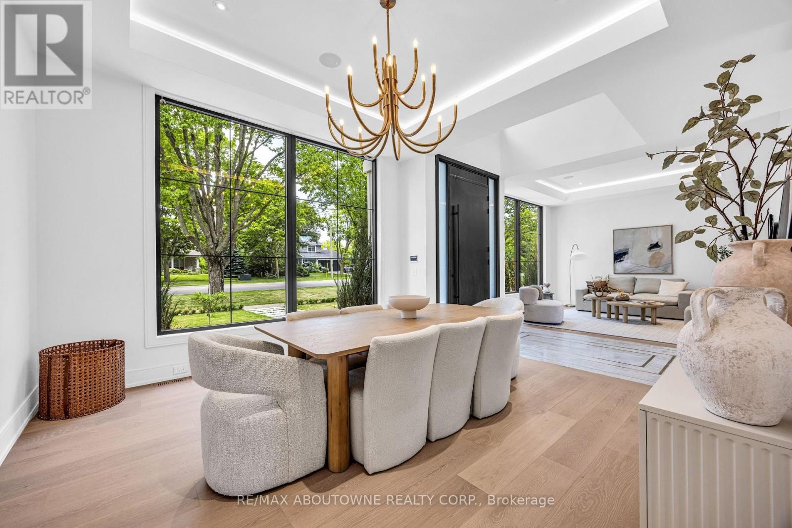 












152 THIRD LINE

,
Oakville (BR Bronte),




Ontario
L6L3Z8

