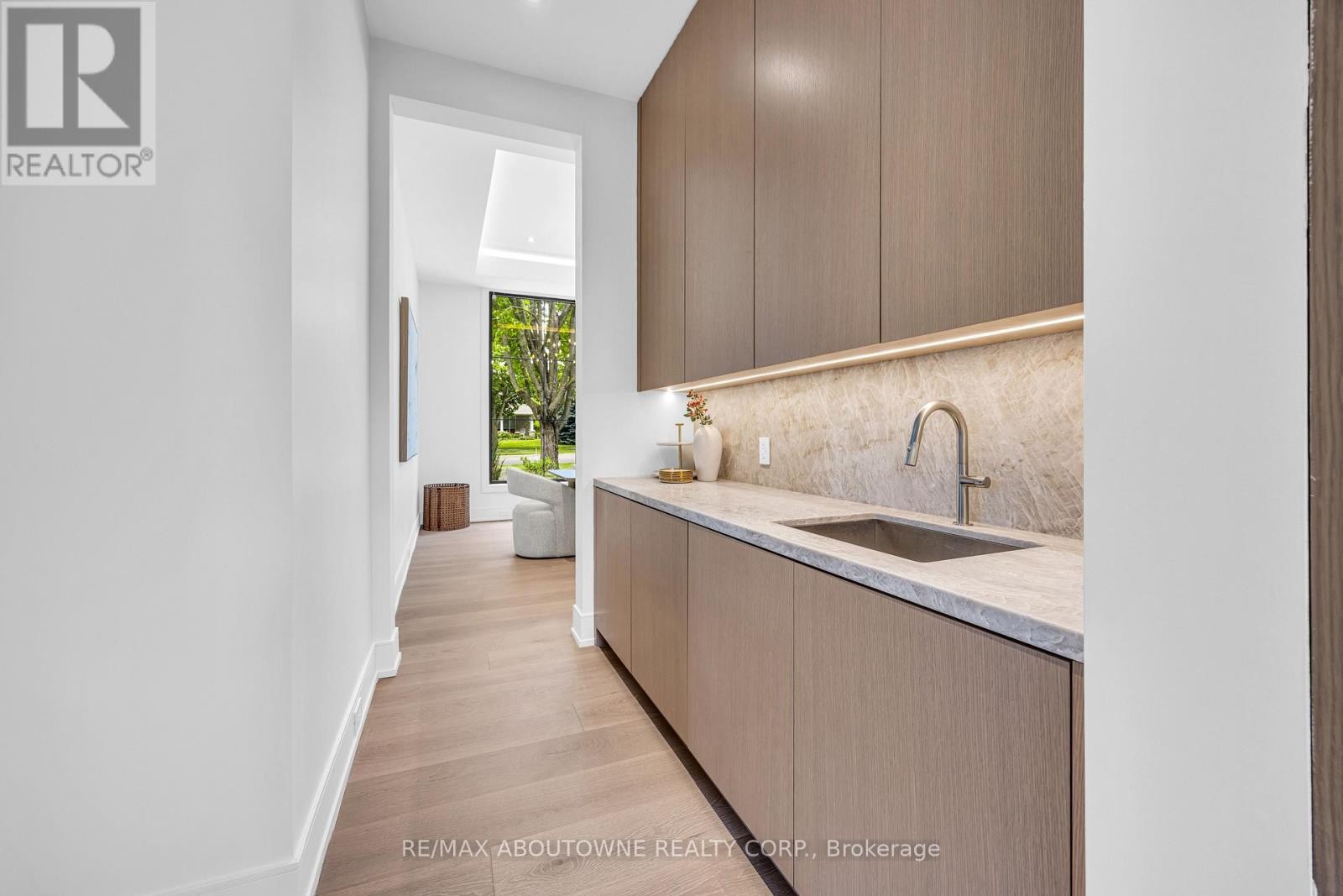 












152 THIRD LINE

,
Oakville (BR Bronte),




Ontario
L6L3Z8

