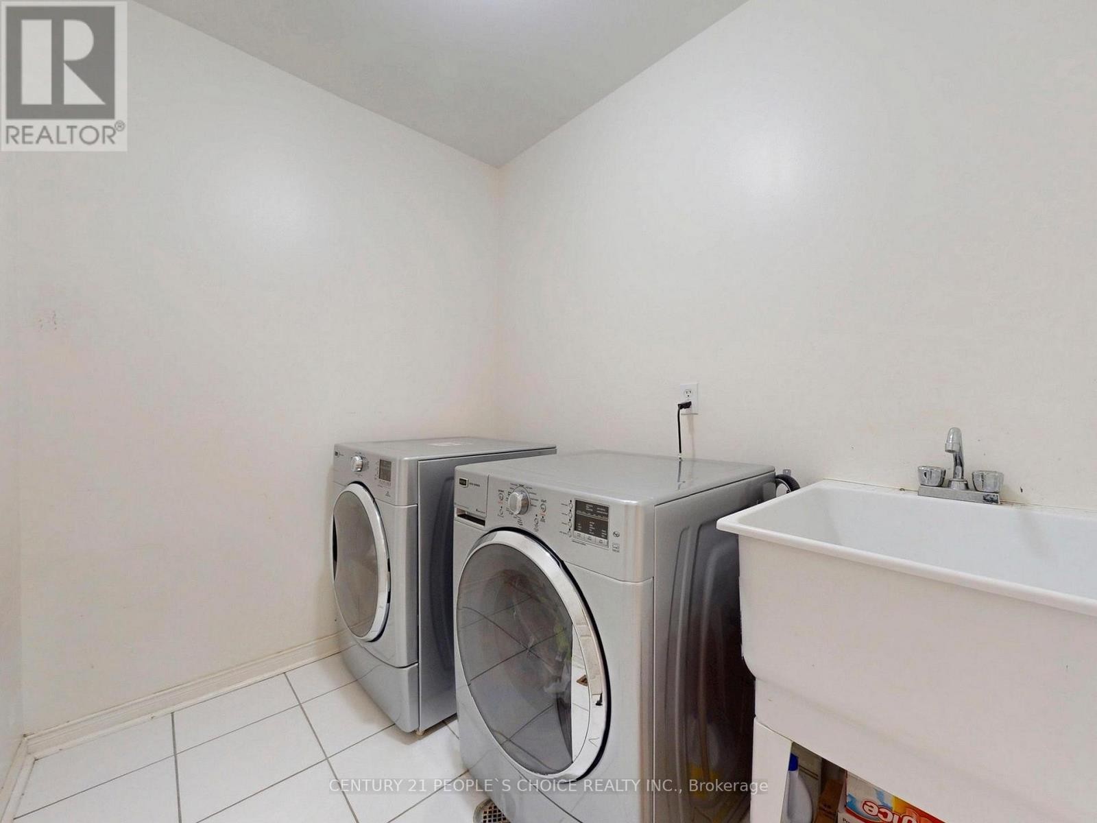 












1082 GALESWAY BOULEVARD

,
Mississauga (East Credit),




Ontario
L5V2T6

