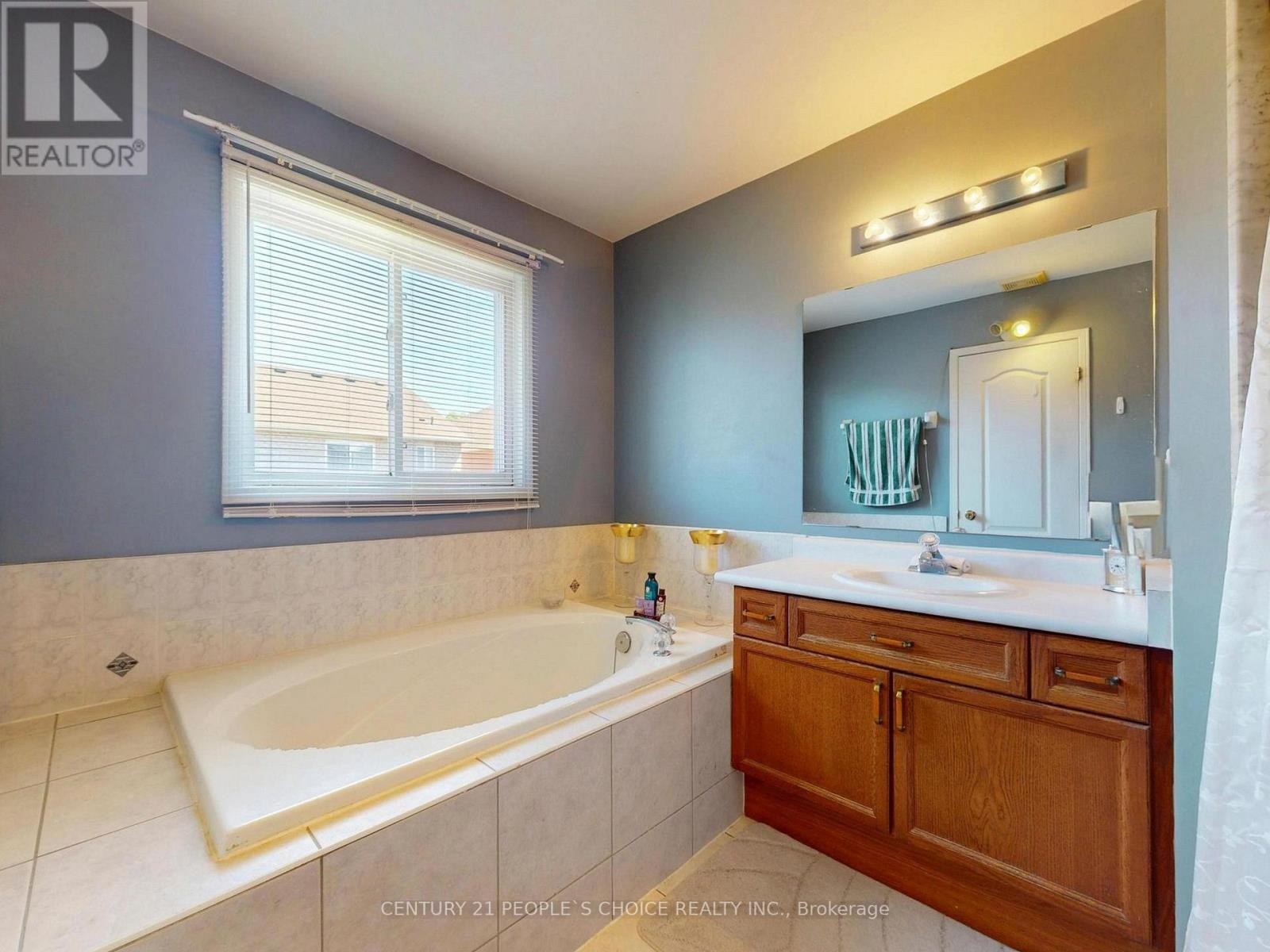 












1082 GALESWAY BOULEVARD

,
Mississauga (East Credit),




Ontario
L5V2T6

