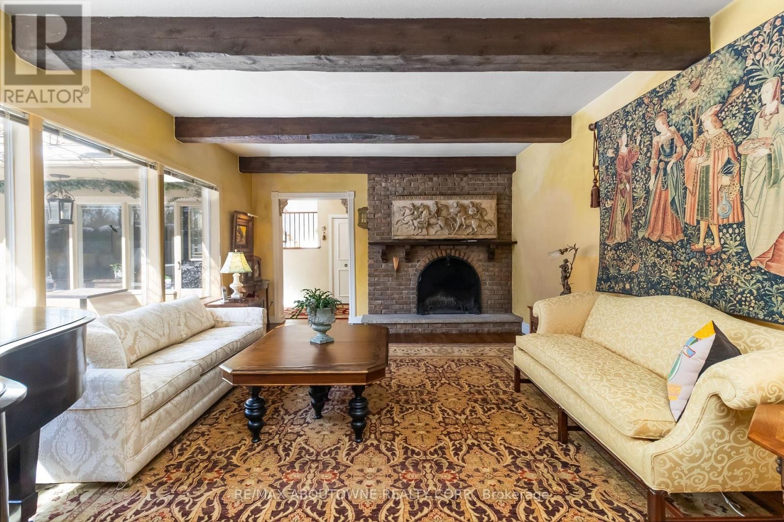 












150 CAIRNCROFT ROAD

,
Oakville (MO Morrison),




Ontario
L6J4L9

