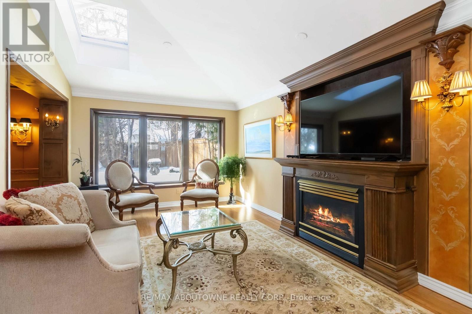 












150 CAIRNCROFT ROAD

,
Oakville (MO Morrison),




Ontario
L6J4L9

