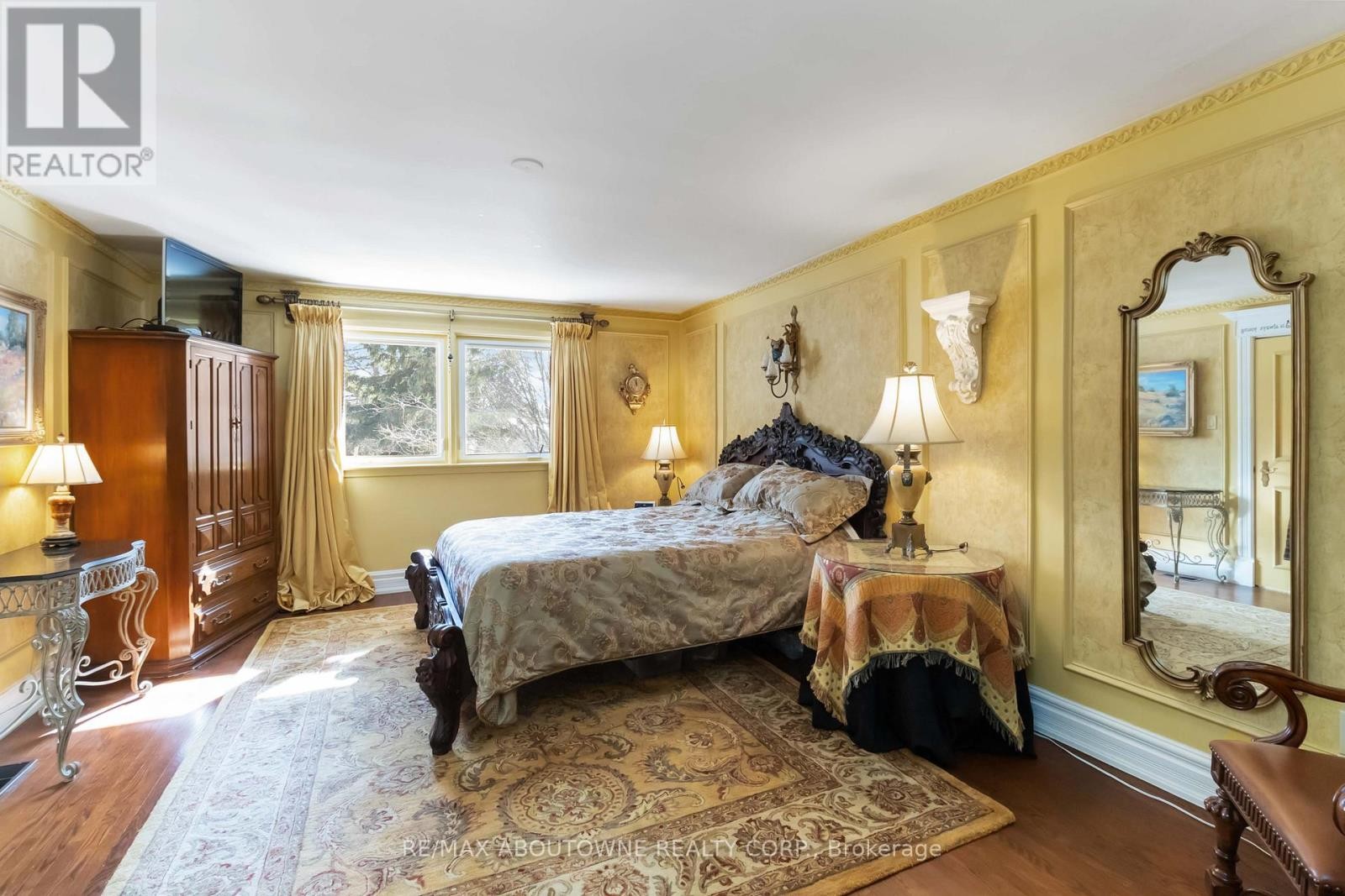 












150 CAIRNCROFT ROAD

,
Oakville (MO Morrison),




Ontario
L6J4L9

