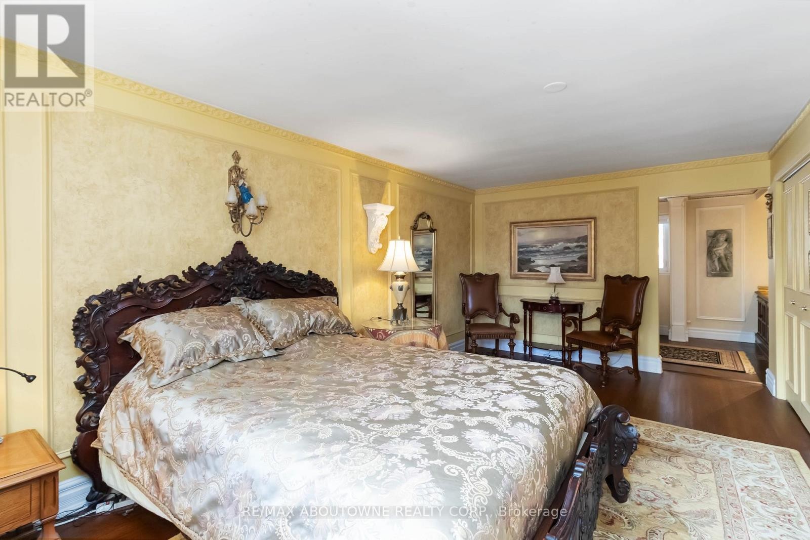 












150 CAIRNCROFT ROAD

,
Oakville (MO Morrison),




Ontario
L6J4L9

