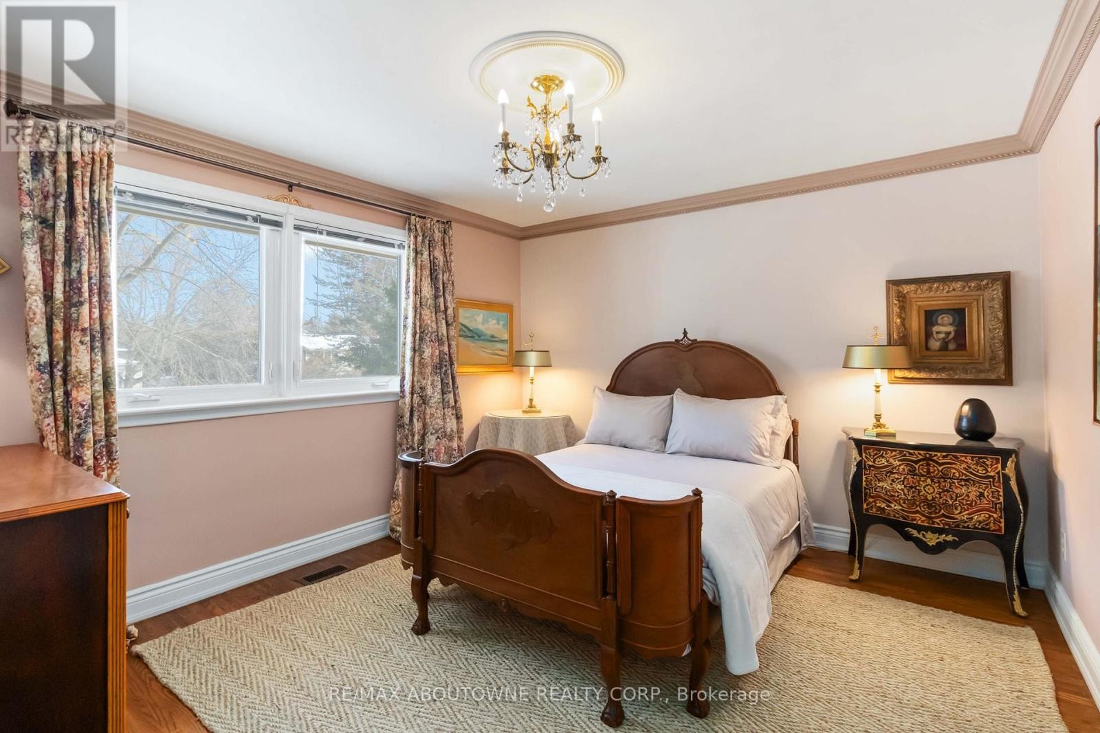 












150 CAIRNCROFT ROAD

,
Oakville (MO Morrison),




Ontario
L6J4L9

