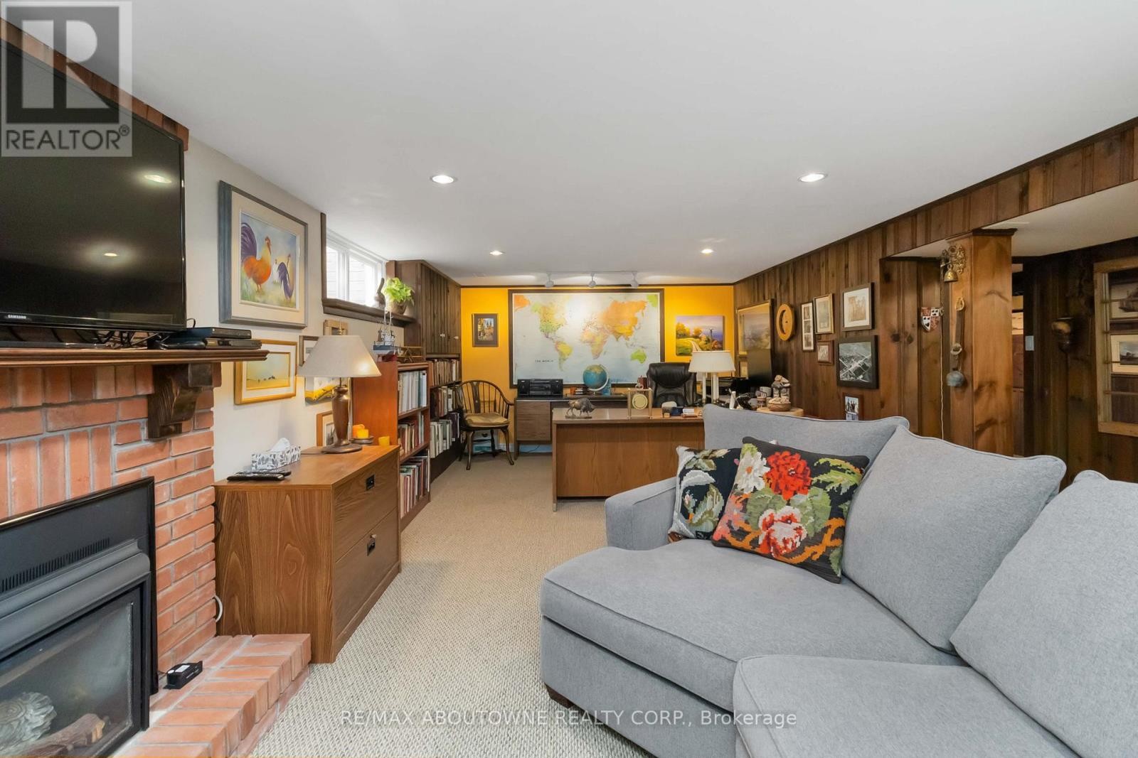 












150 CAIRNCROFT ROAD

,
Oakville (MO Morrison),




Ontario
L6J4L9

