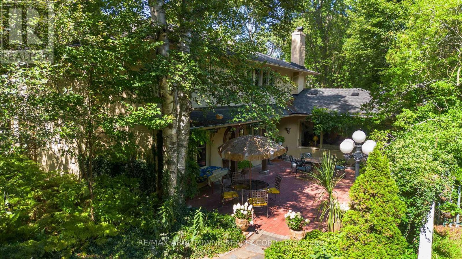 












150 CAIRNCROFT ROAD

,
Oakville (MO Morrison),




Ontario
L6J4L9


