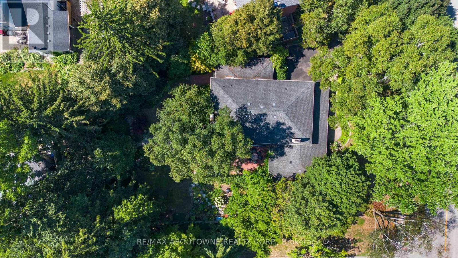 












150 CAIRNCROFT ROAD

,
Oakville (MO Morrison),




Ontario
L6J4L9

