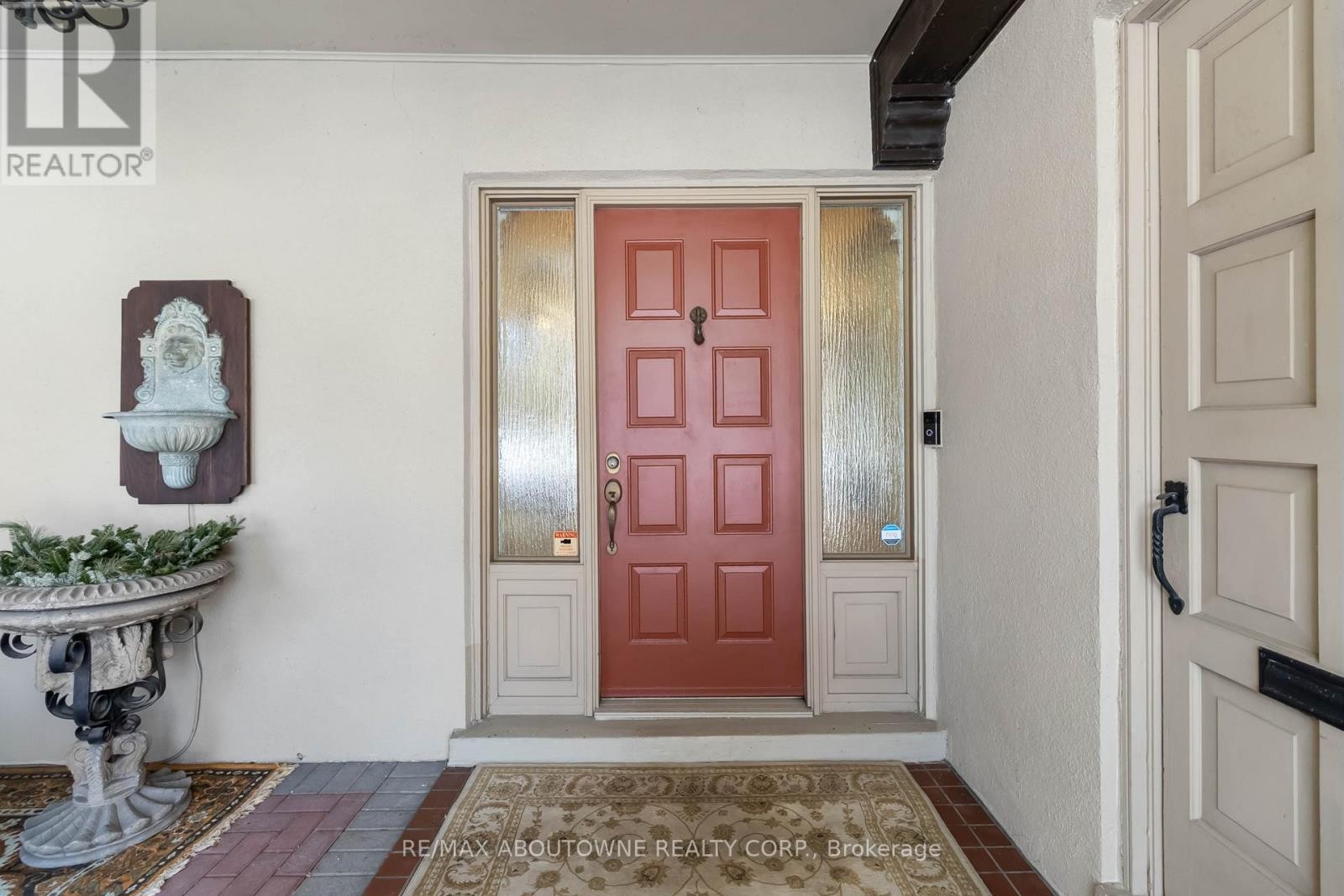 












150 CAIRNCROFT ROAD

,
Oakville (MO Morrison),




Ontario
L6J4L9

