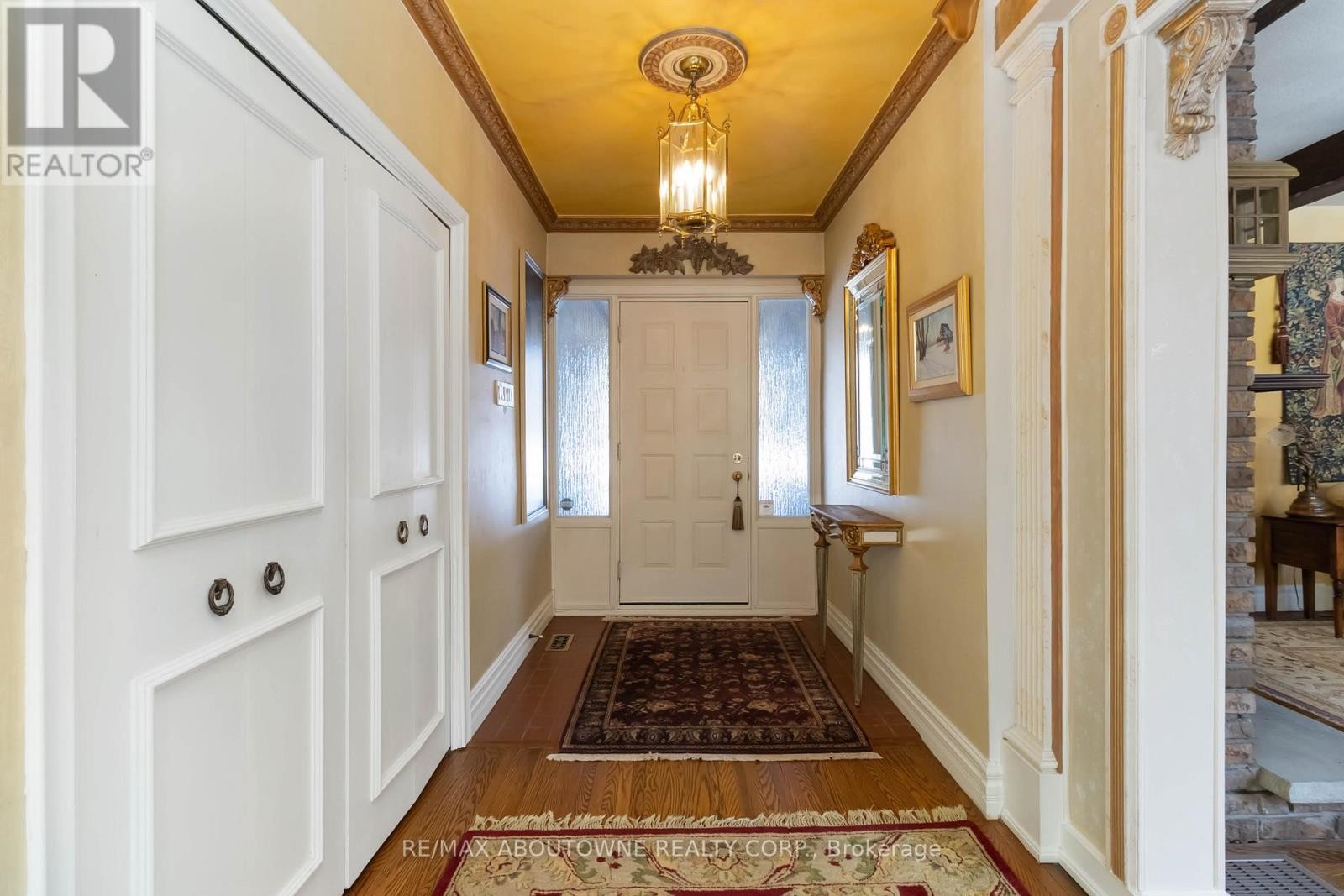 












150 CAIRNCROFT ROAD

,
Oakville (MO Morrison),




Ontario
L6J4L9

