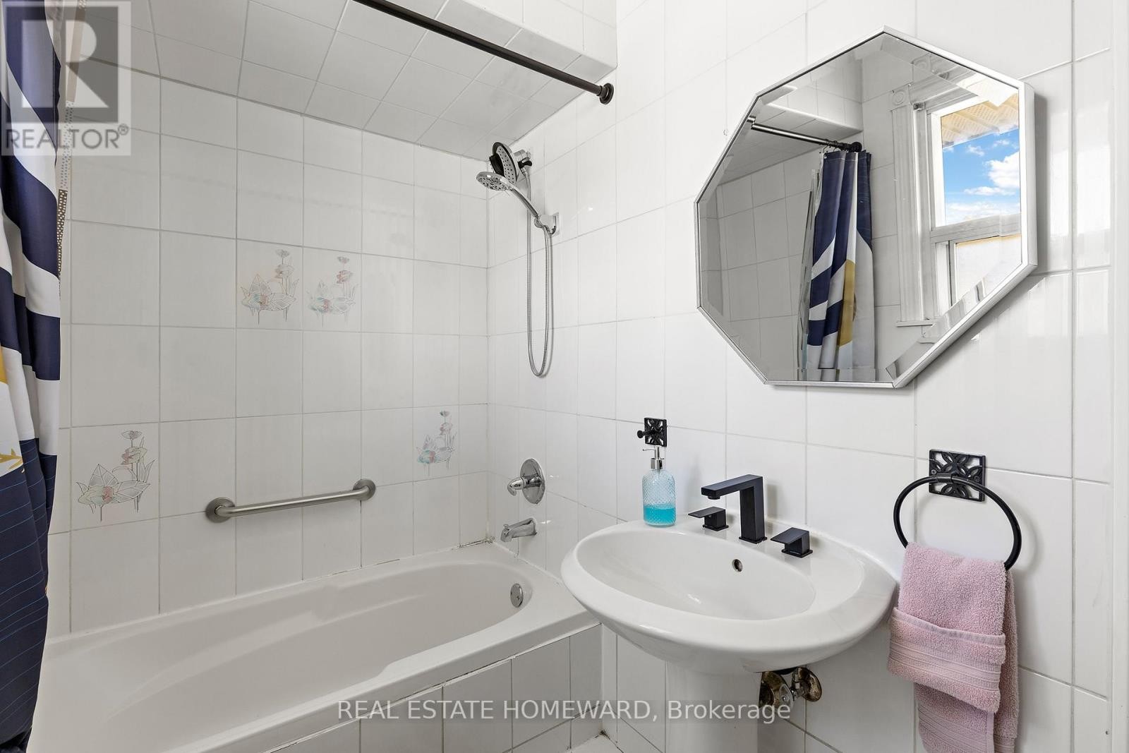 












85 LETCHWORTH CRESCENT

,
Toronto (Downsview-Roding-CFB),




Ontario
M3M1Z1

