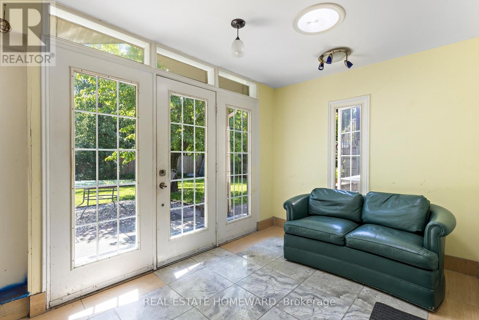 












85 LETCHWORTH CRESCENT

,
Toronto (Downsview-Roding-CFB),




Ontario
M3M1Z1

