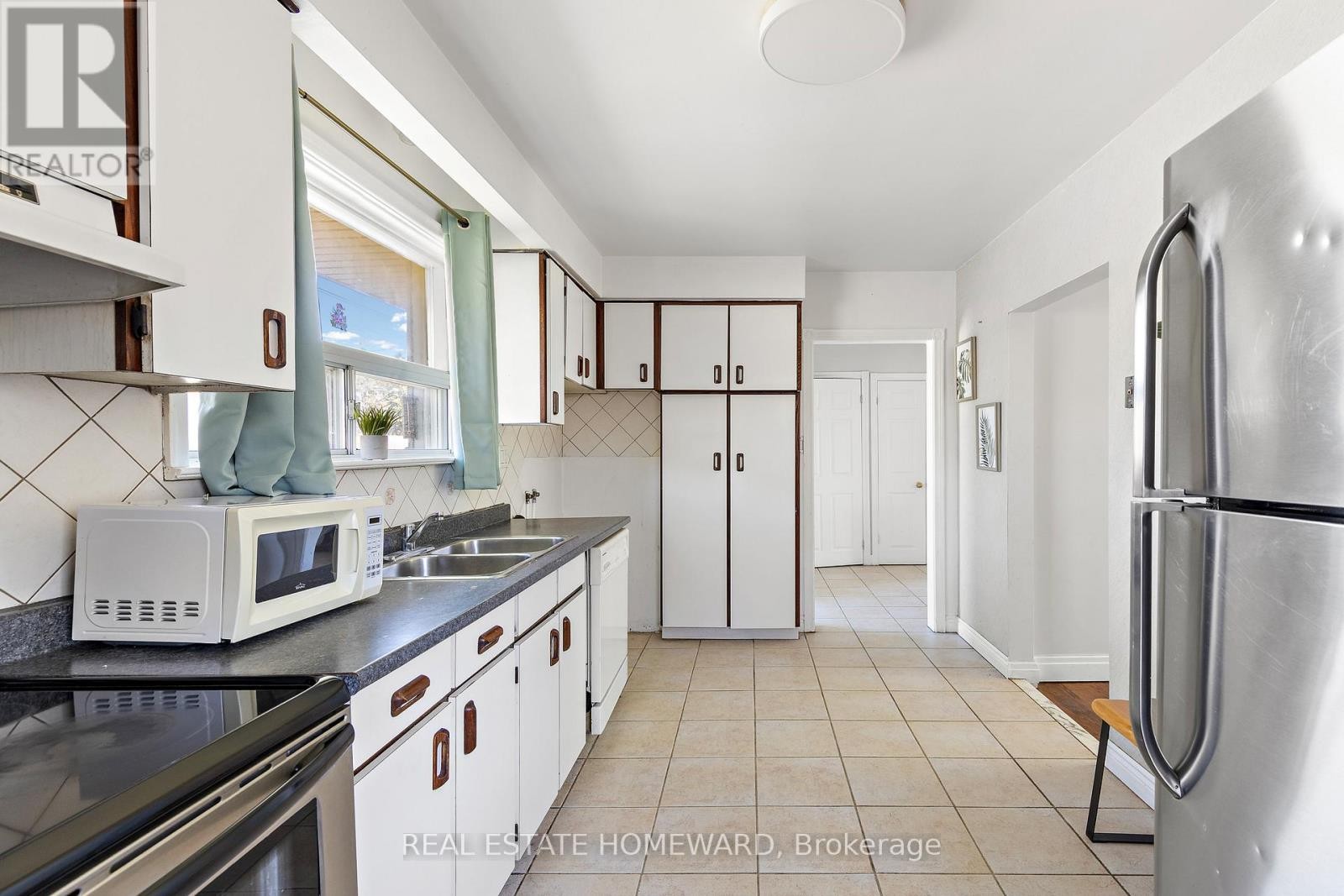 












85 LETCHWORTH CRESCENT

,
Toronto (Downsview-Roding-CFB),




Ontario
M3M1Z1

