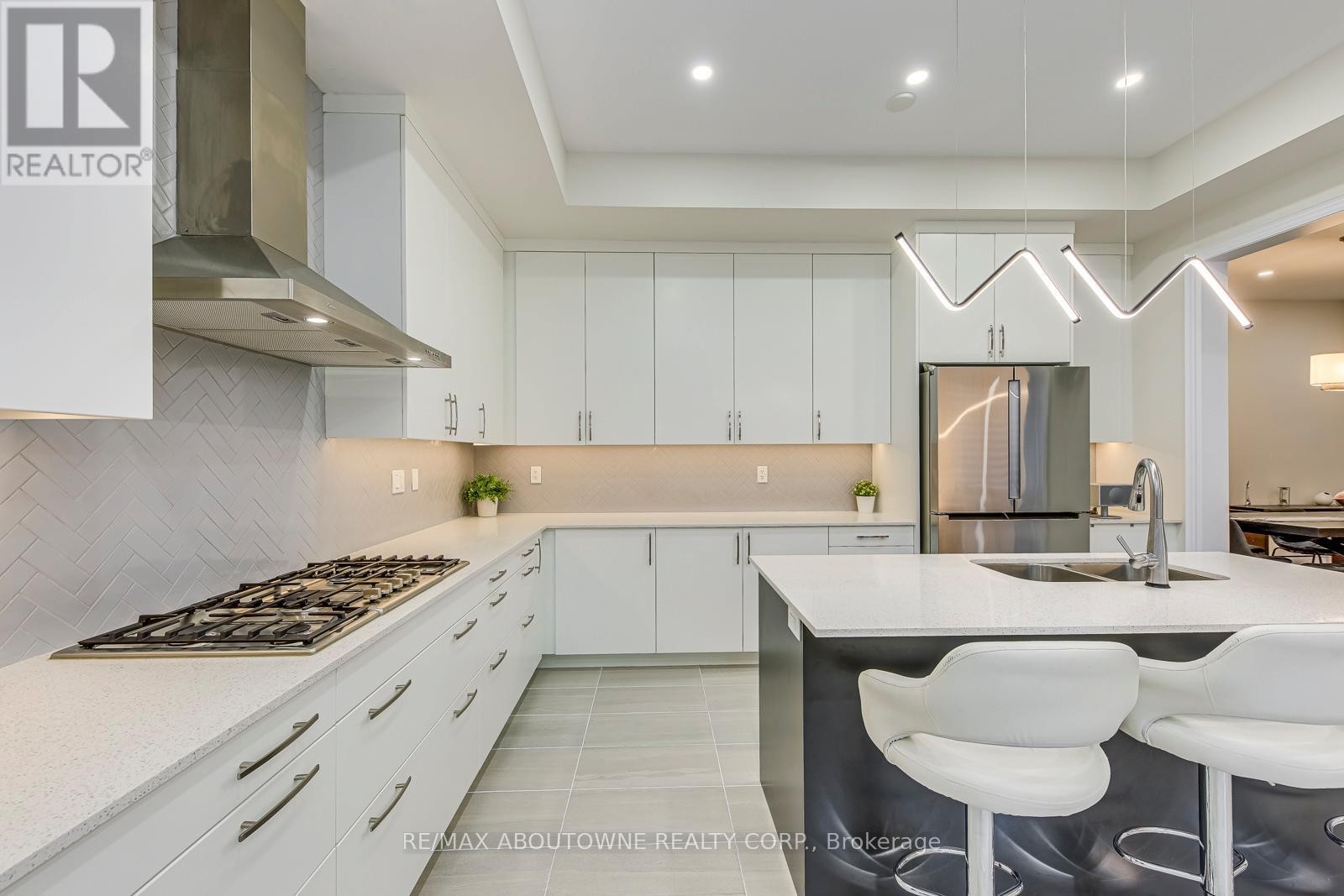 












2432 EDWARD LEAVER TRAIL

,
Oakville (GA Glen Abbey),




Ontario
L6M5M2

