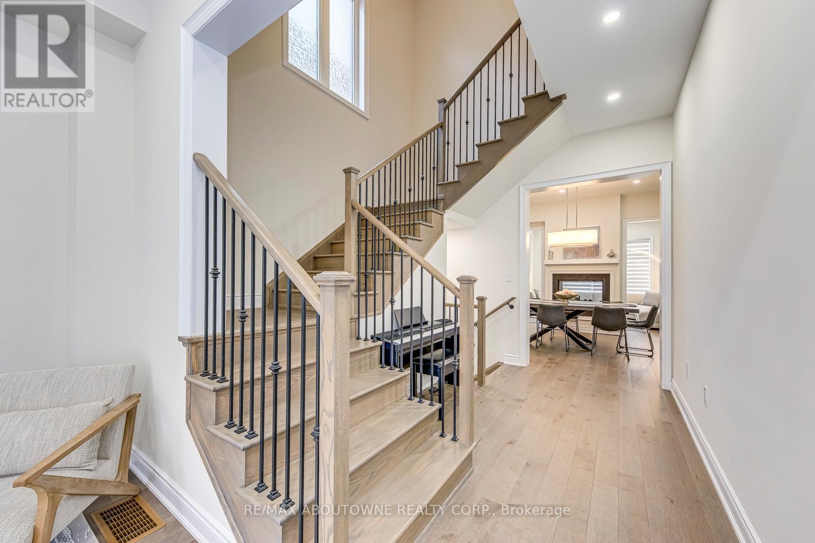 












2432 EDWARD LEAVER TRAIL

,
Oakville (GA Glen Abbey),




Ontario
L6M5M2


