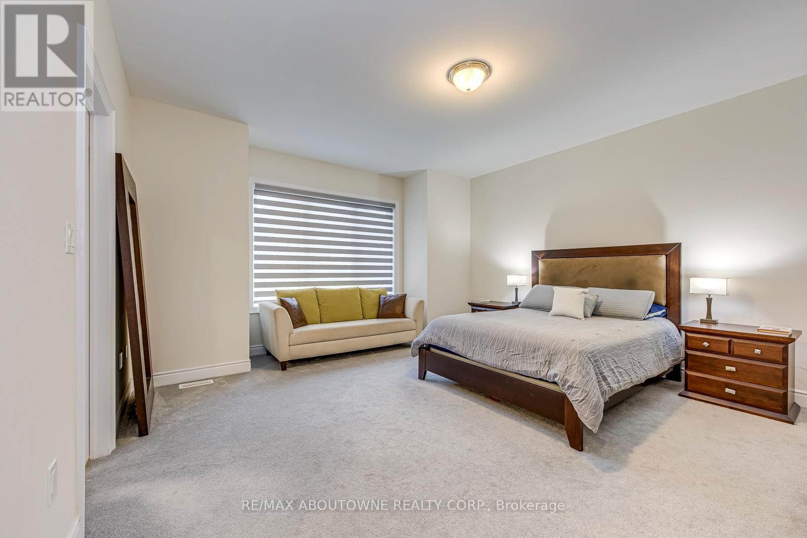 












2432 EDWARD LEAVER TRAIL

,
Oakville (GA Glen Abbey),




Ontario
L6M5M2

