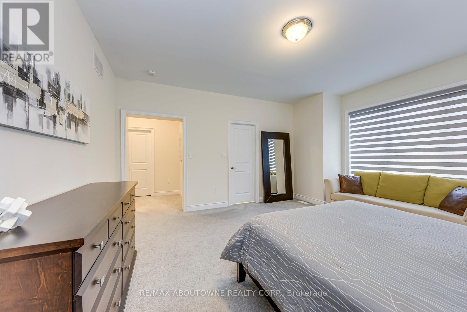 












2432 EDWARD LEAVER TRAIL

,
Oakville (GA Glen Abbey),




Ontario
L6M5M2

