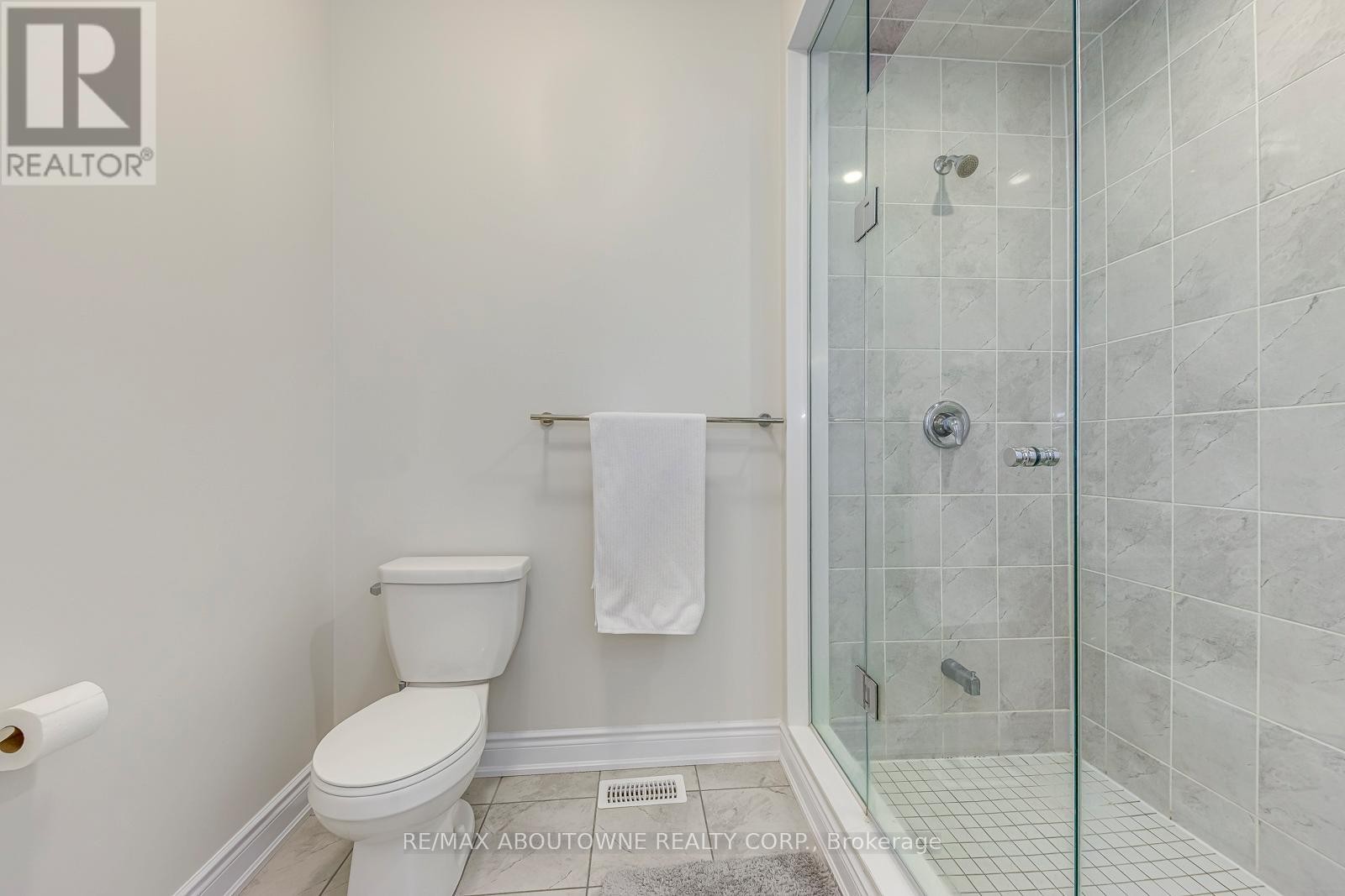 












2432 EDWARD LEAVER TRAIL

,
Oakville (GA Glen Abbey),




Ontario
L6M5M2

