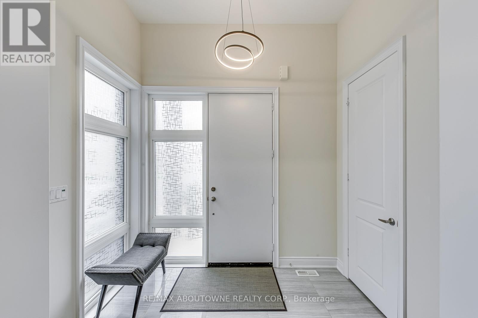 












2432 EDWARD LEAVER TRAIL

,
Oakville (GA Glen Abbey),




Ontario
L6M5M2

