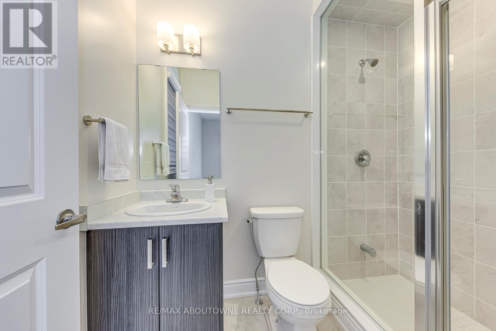 












2432 EDWARD LEAVER TRAIL

,
Oakville (GA Glen Abbey),




Ontario
L6M5M2

