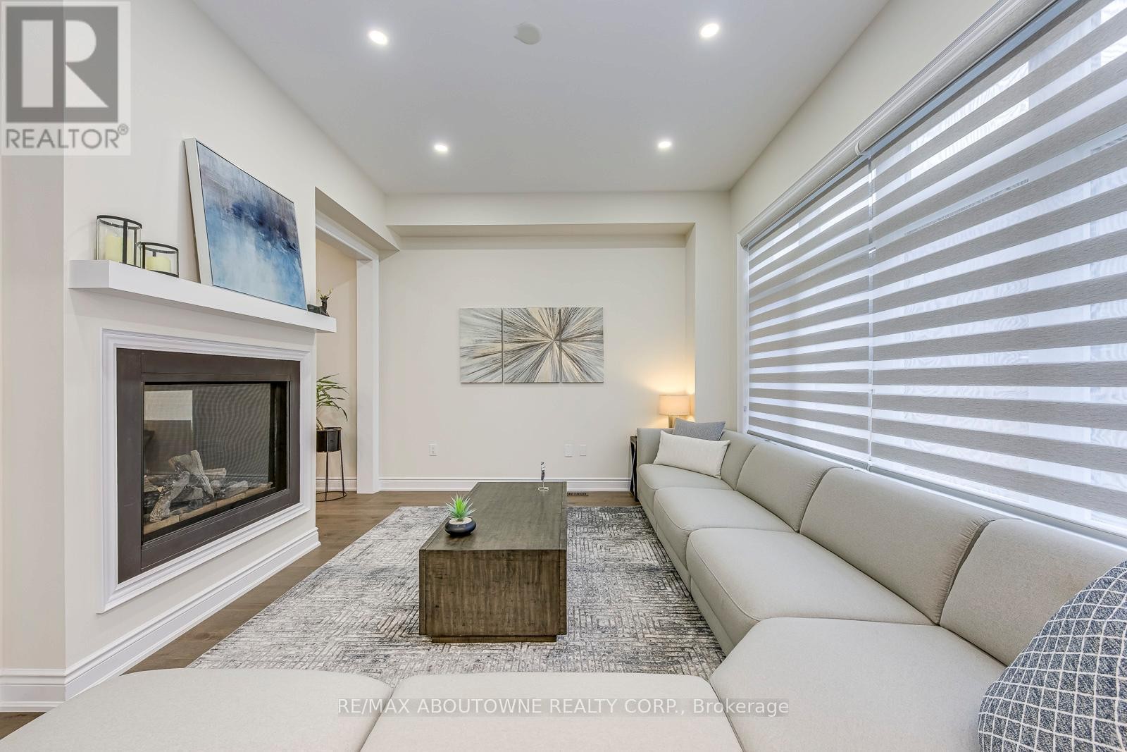 












2432 EDWARD LEAVER TRAIL

,
Oakville (GA Glen Abbey),




Ontario
L6M5M2

