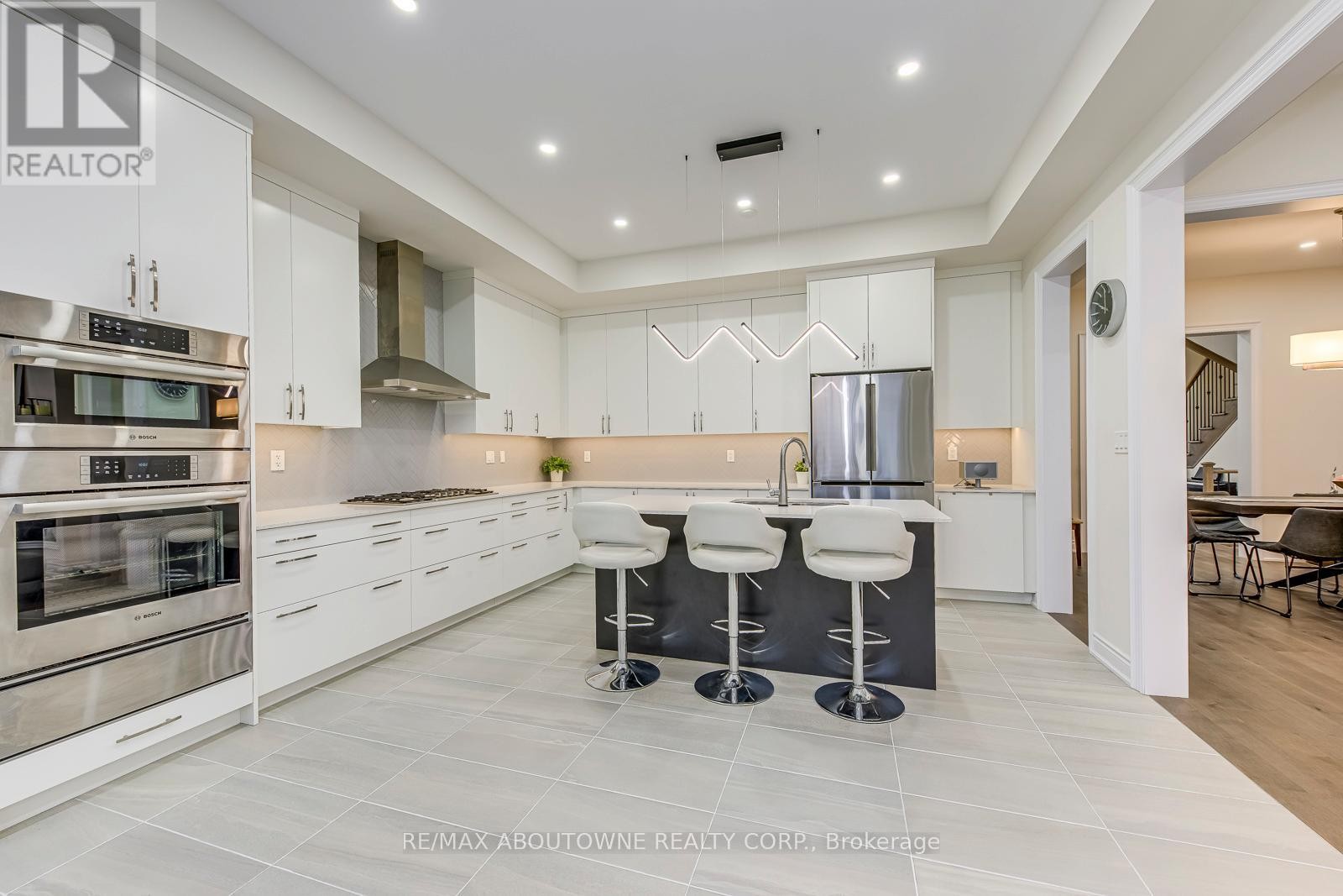 












2432 EDWARD LEAVER TRAIL

,
Oakville (GA Glen Abbey),




Ontario
L6M5M2


