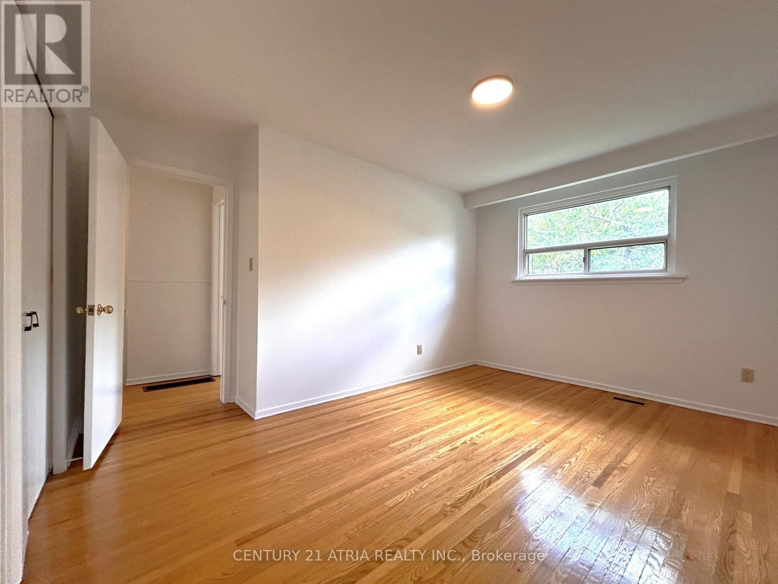 












3441 OAKGLADE CRESCENT

,
Mississauga (Erindale),




Ontario
L5C1X4

