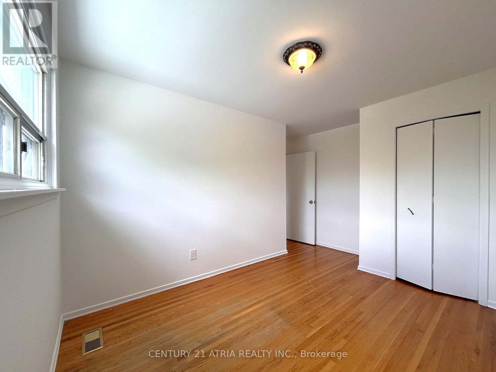 












3441 OAKGLADE CRESCENT

,
Mississauga (Erindale),




Ontario
L5C1X4

