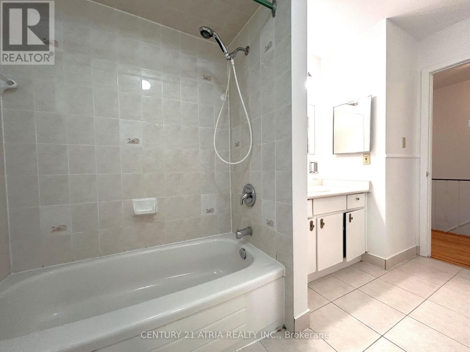 












3441 OAKGLADE CRESCENT

,
Mississauga (Erindale),




Ontario
L5C1X4


