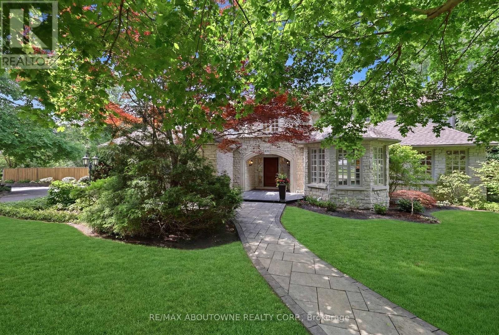 












437 CAIRNCROFT ROAD

,
Oakville (MO Morrison),




Ontario
L6J4N1

