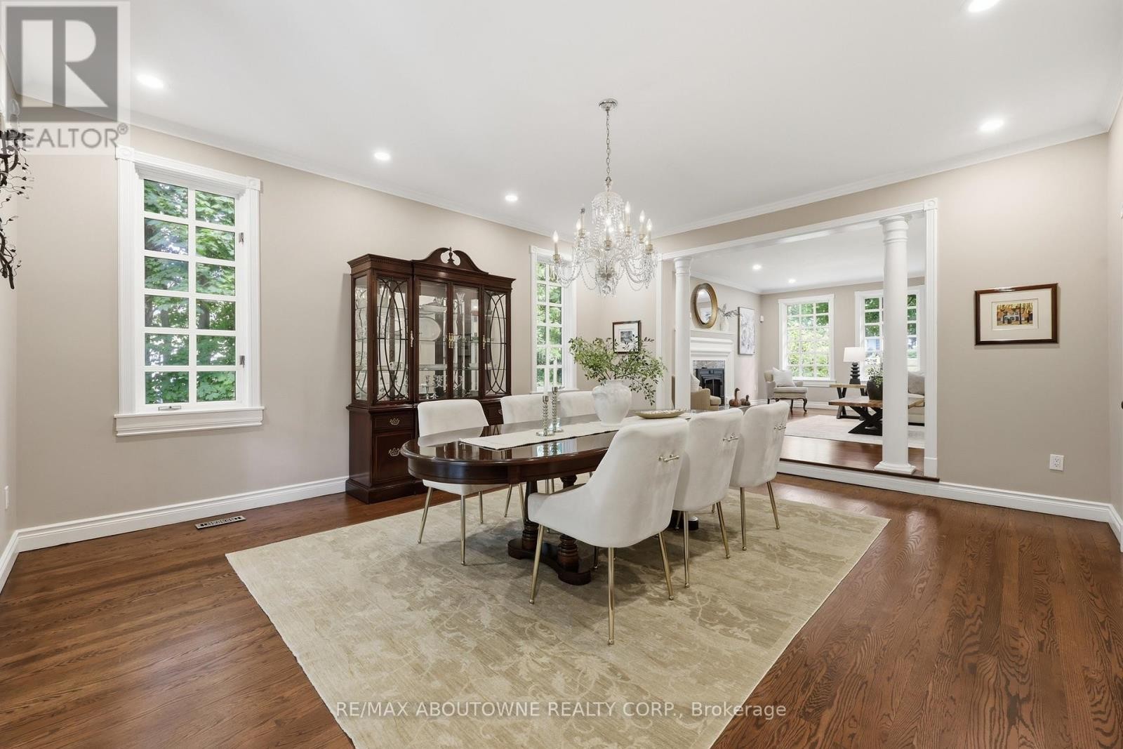 












437 CAIRNCROFT ROAD

,
Oakville (MO Morrison),




Ontario
L6J4N1

