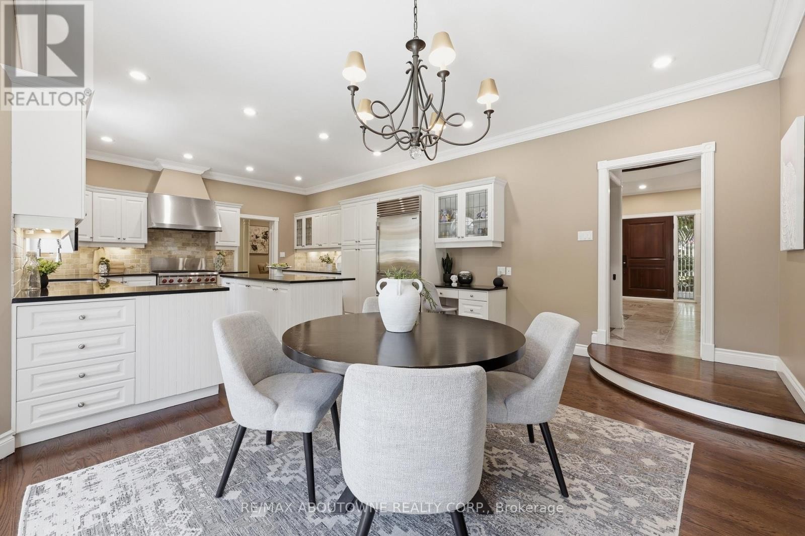 












437 CAIRNCROFT ROAD

,
Oakville (MO Morrison),




Ontario
L6J4N1

