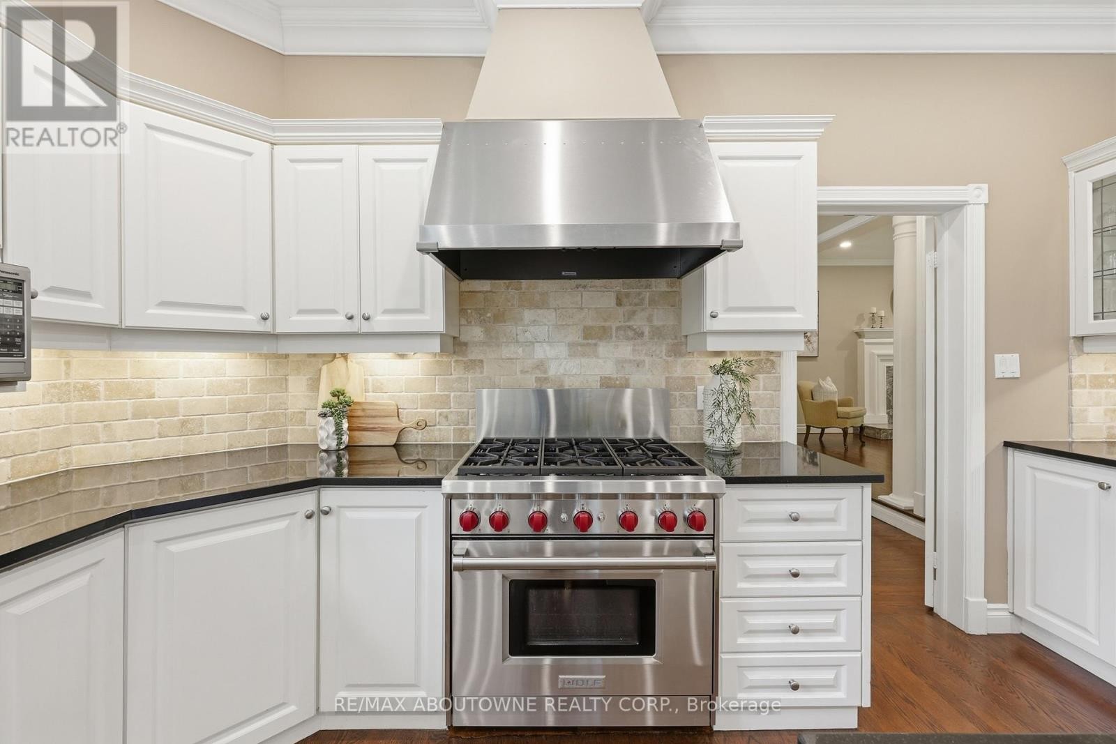 












437 CAIRNCROFT ROAD

,
Oakville (MO Morrison),




Ontario
L6J4N1

