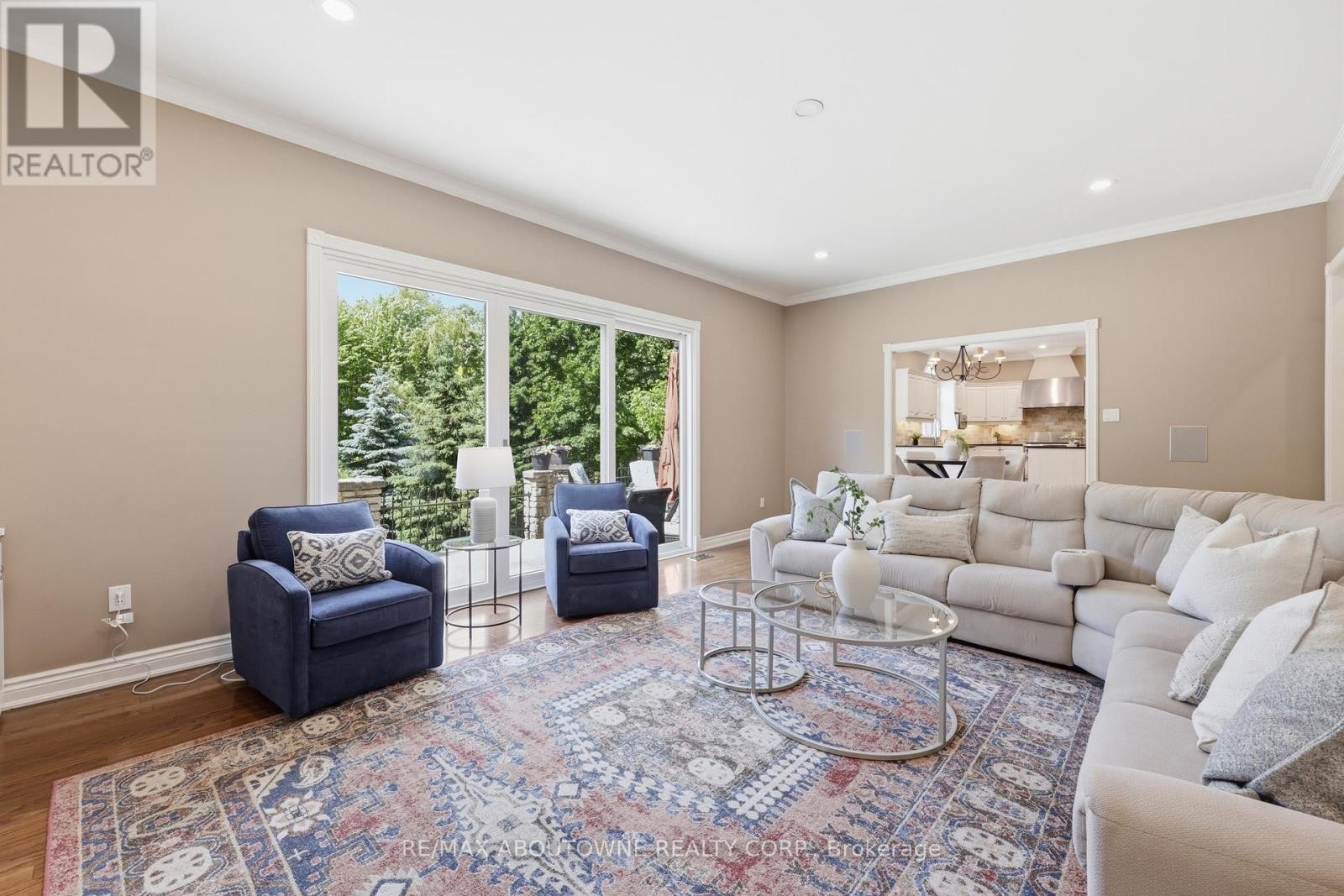












437 CAIRNCROFT ROAD

,
Oakville (MO Morrison),




Ontario
L6J4N1

