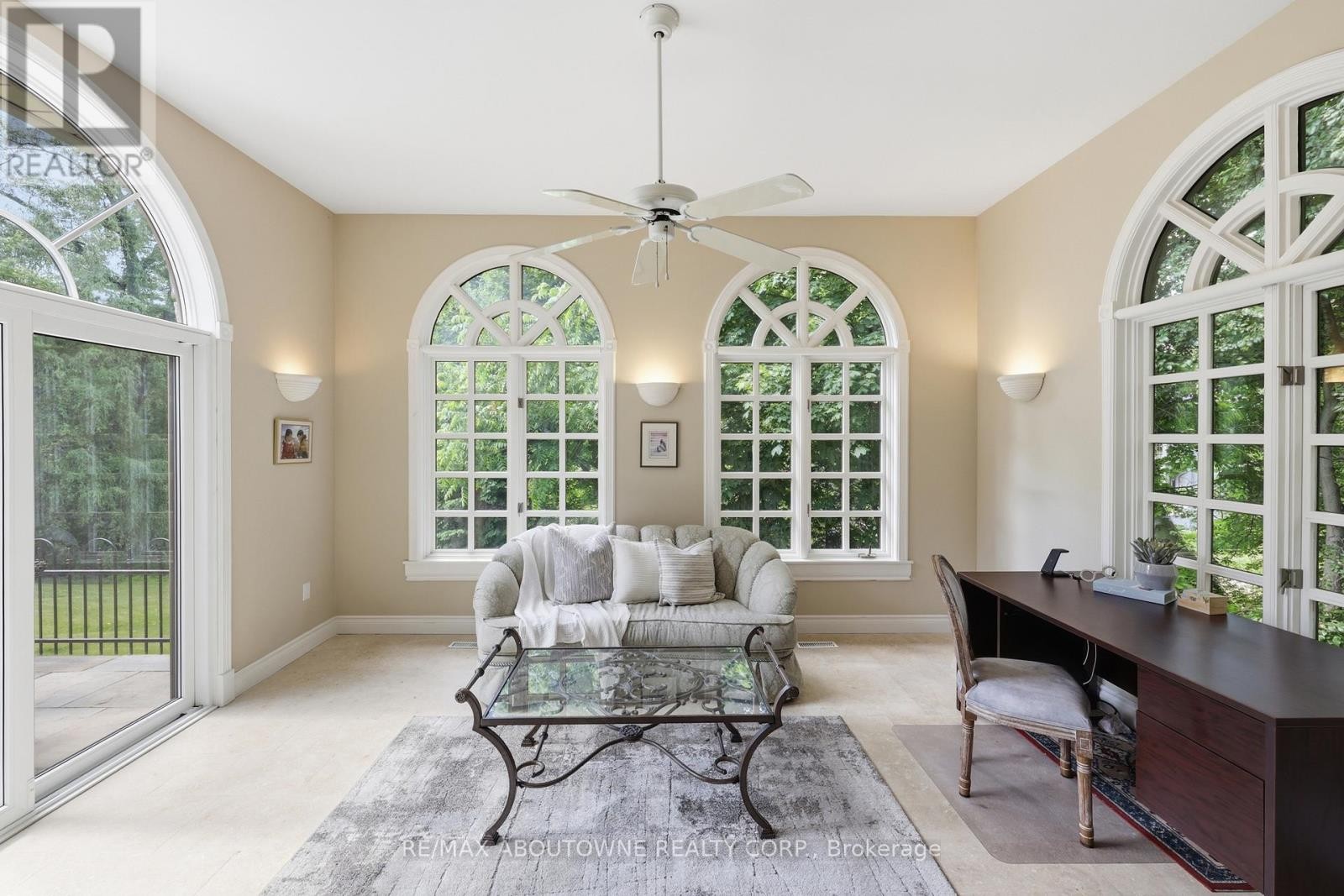 












437 CAIRNCROFT ROAD

,
Oakville (MO Morrison),




Ontario
L6J4N1

