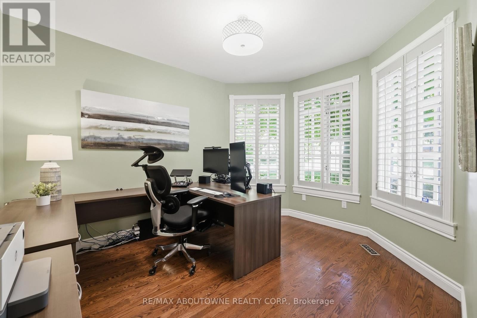 












437 CAIRNCROFT ROAD

,
Oakville (MO Morrison),




Ontario
L6J4N1

