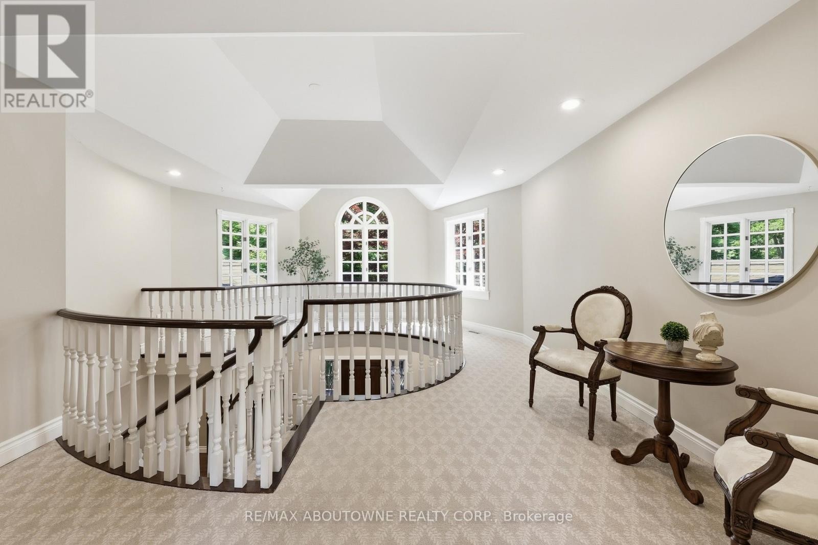 












437 CAIRNCROFT ROAD

,
Oakville (MO Morrison),




Ontario
L6J4N1

