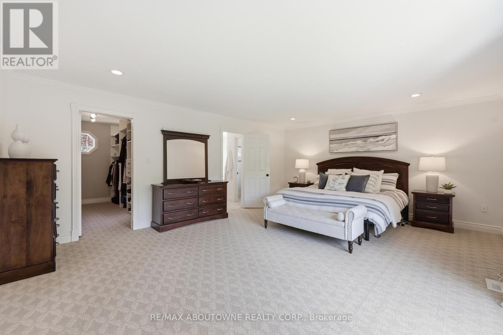 












437 CAIRNCROFT ROAD

,
Oakville (MO Morrison),




Ontario
L6J4N1

