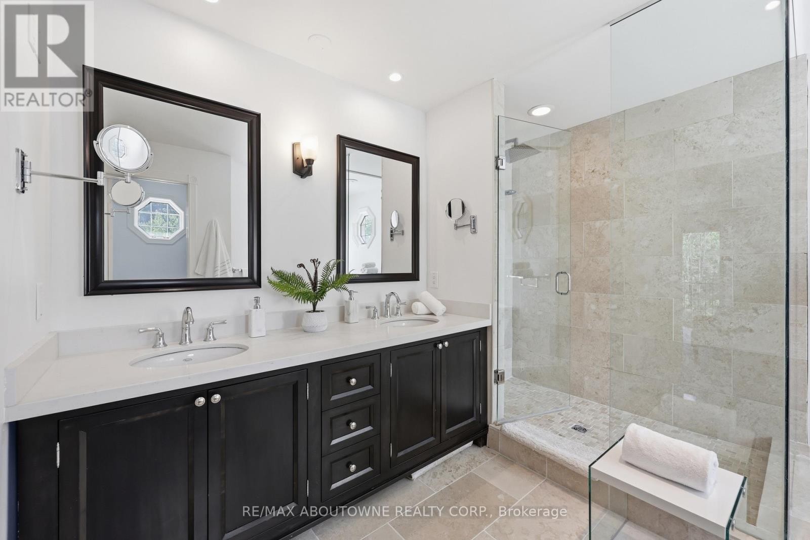












437 CAIRNCROFT ROAD

,
Oakville (MO Morrison),




Ontario
L6J4N1

