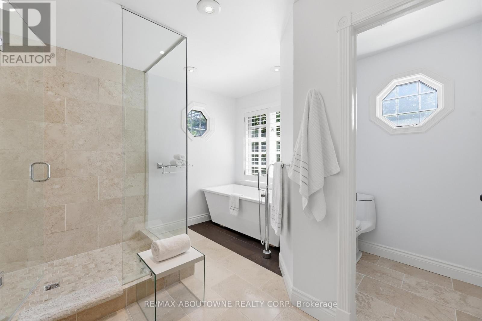 












437 CAIRNCROFT ROAD

,
Oakville (MO Morrison),




Ontario
L6J4N1

